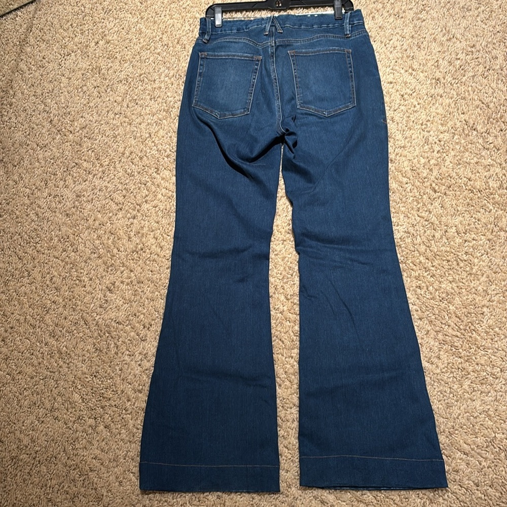 Good American Good Legs Flare Jeans - Mid Blue High-Rise Jeans with Hardware. - Picture 3 of 5